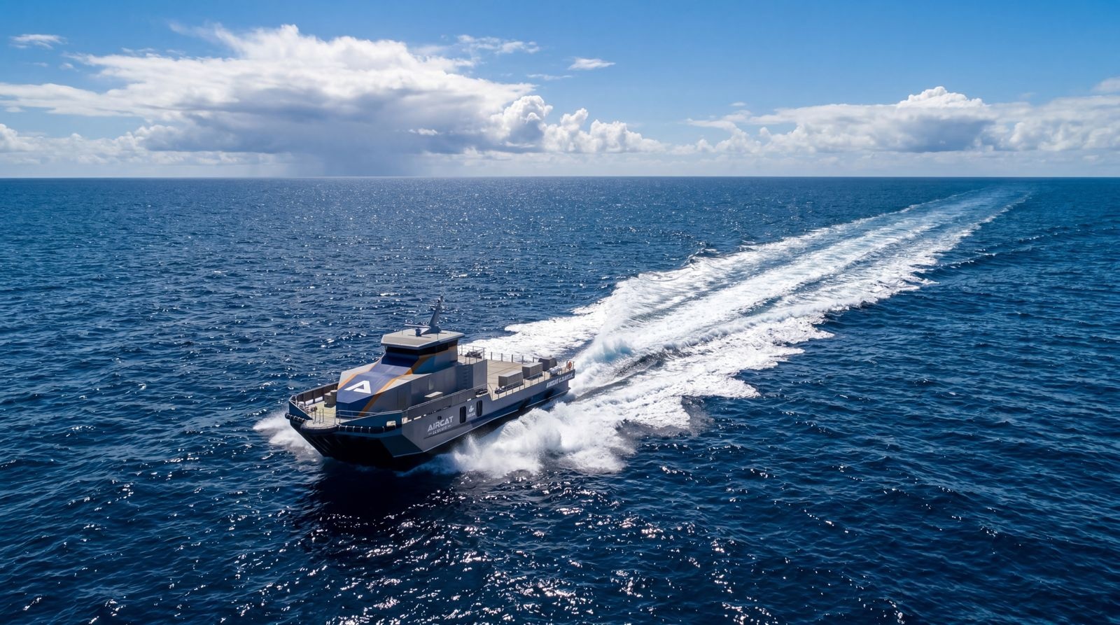 AIRCAT 35 Combi MC cruising in open blue ocean