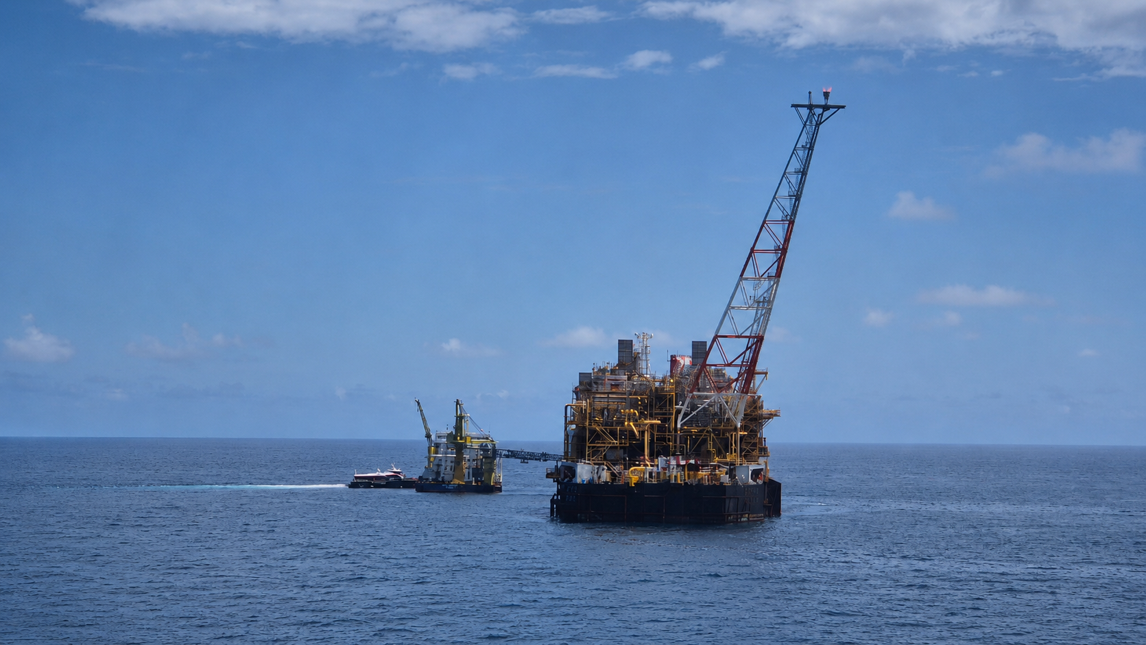 AIRCAT 35 Crewliner approaching an offshore production platform