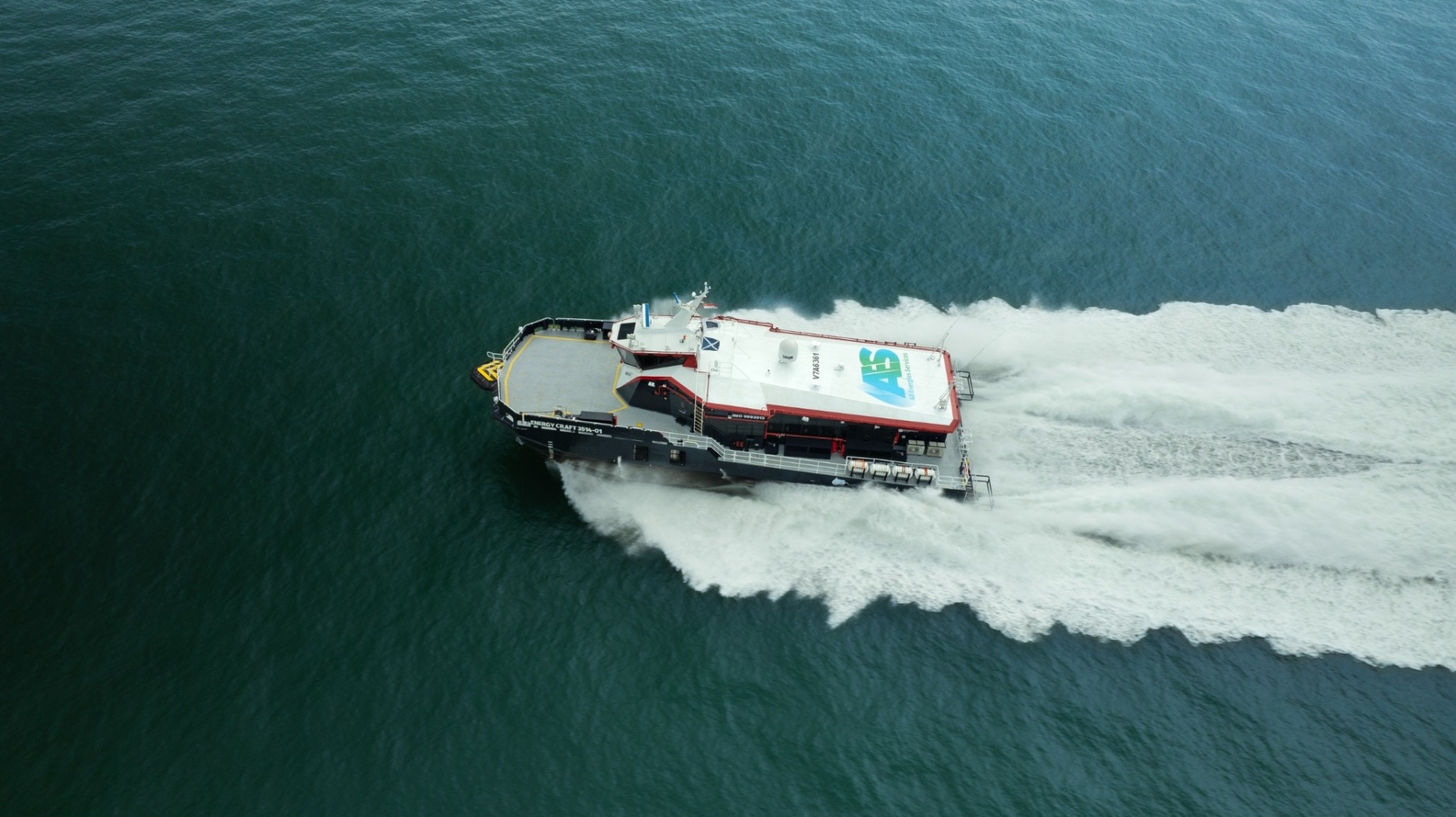 AIRCAT 35 Crewliner aerial top view at cruising speed